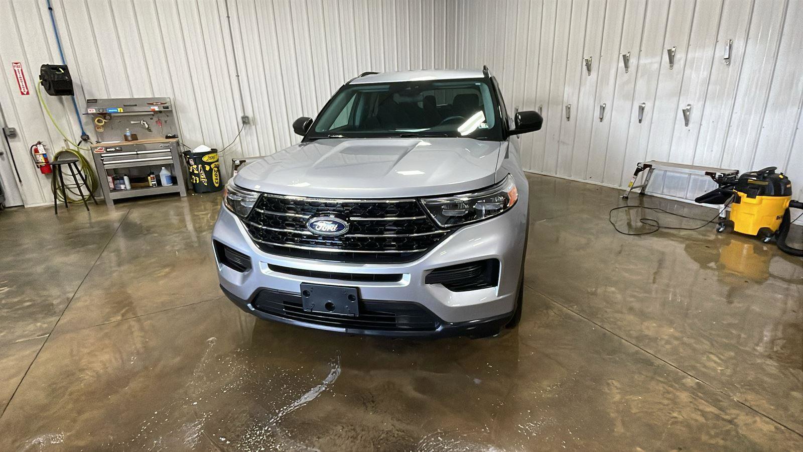 Certified 2021 Ford Explorer XLT w/ Class III Trailer Tow Package AWD/4WD image 1