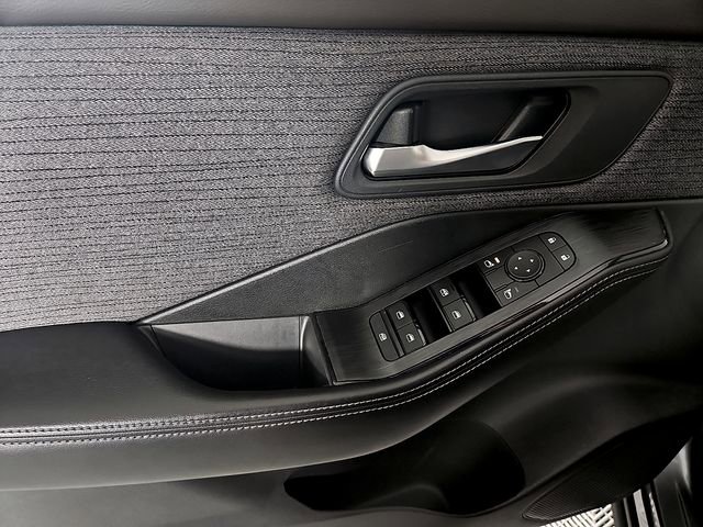 Used 2022 Nissan Rogue SV image 12