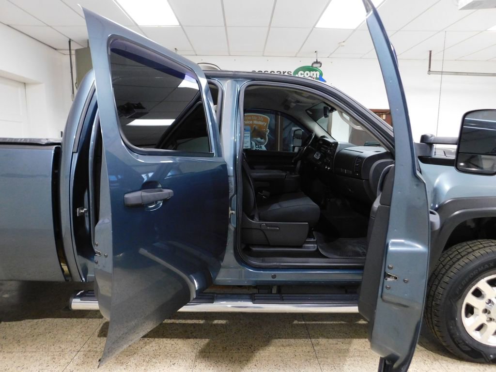 Used 2011 Chevrolet Silverado 2500 LT w/ Interior Plus Package AWD/4WD image 82