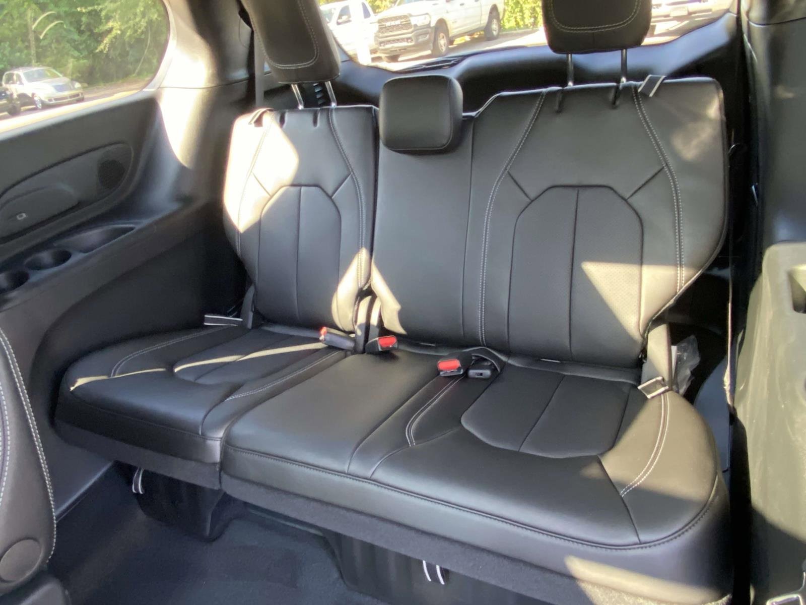 New 2026 Chrysler Pacifica Select image 15