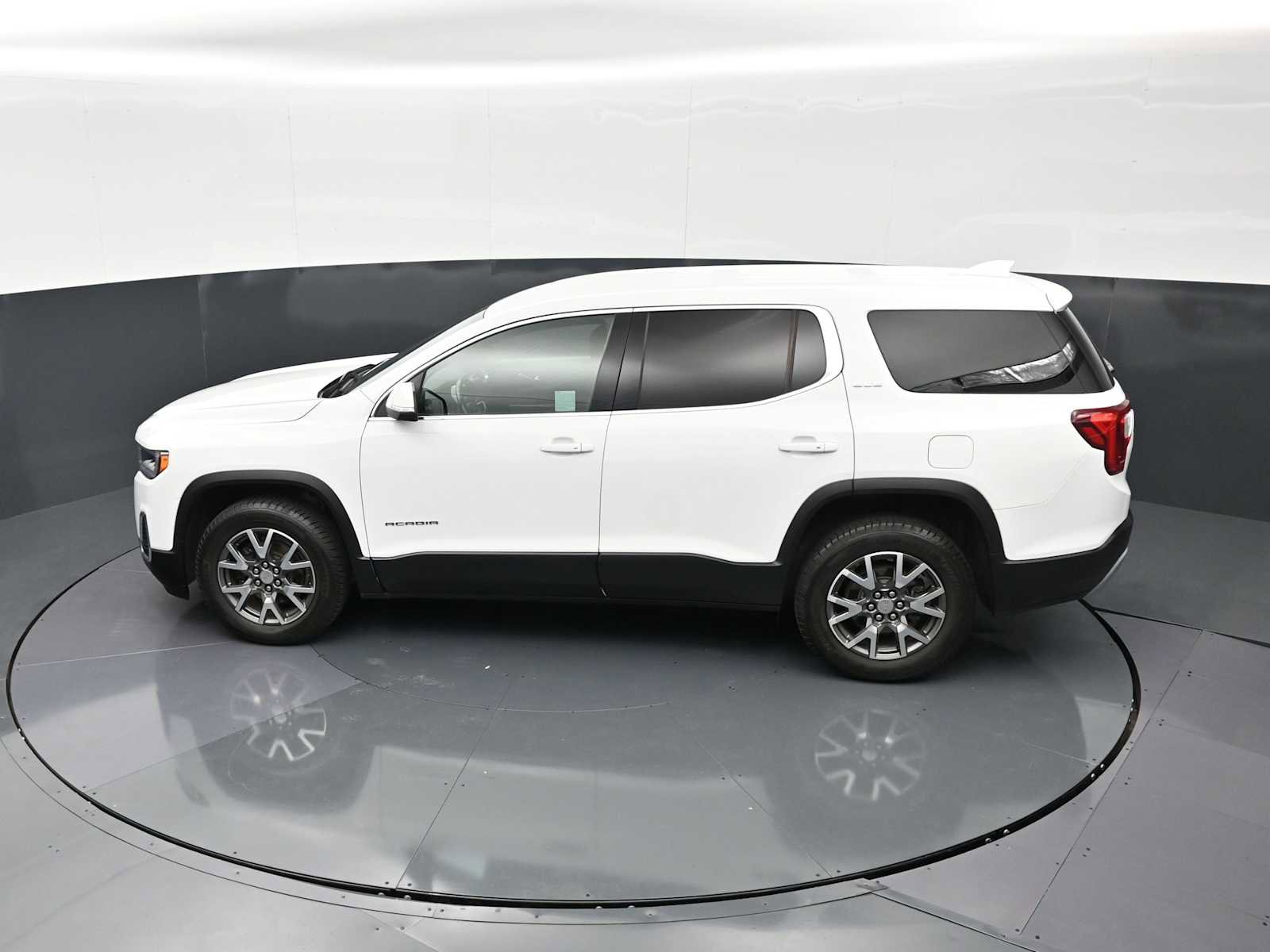 Used 2020 GMC Acadia SLE FWD image 25