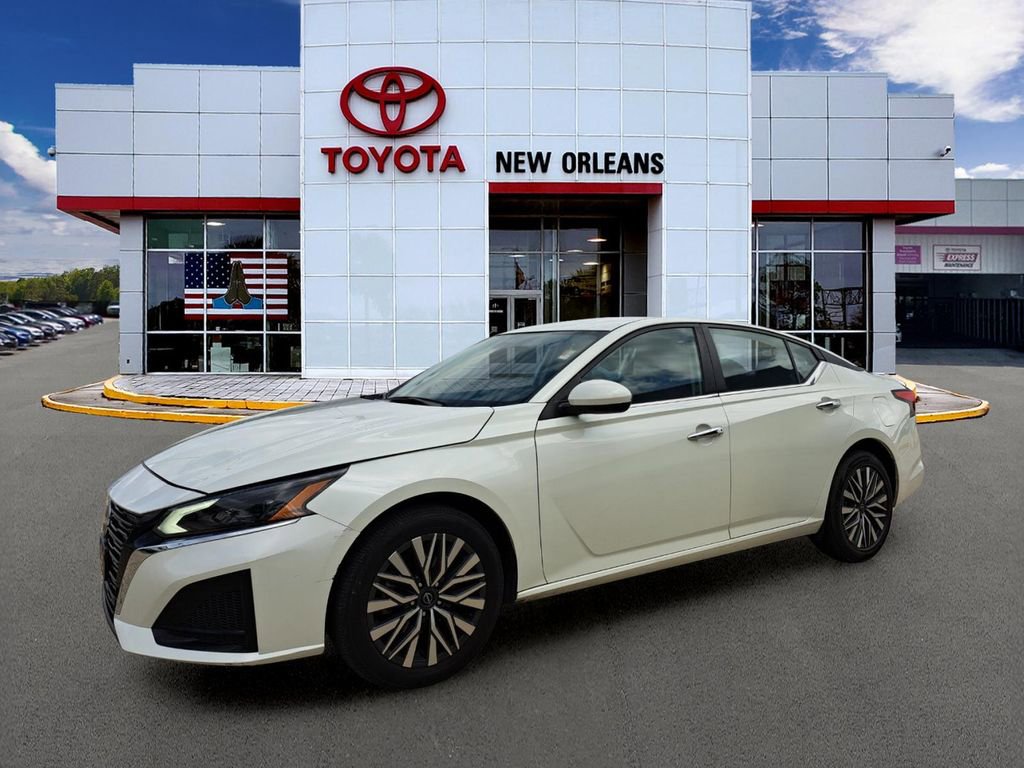 Used 2023 Nissan Altima 2.5 SV