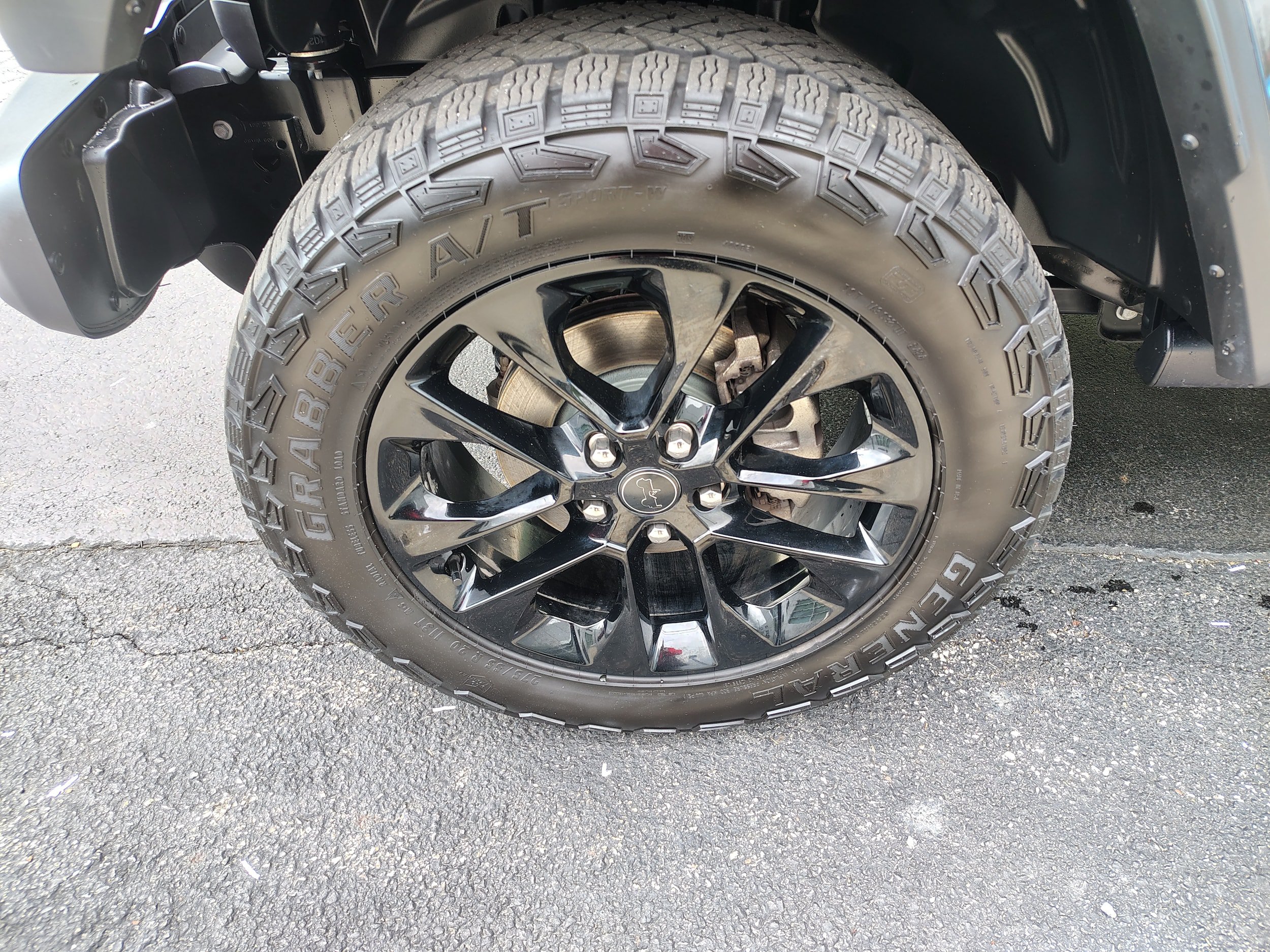 Used 2024 Jeep Gladiator Sport AWD/4WD image 7