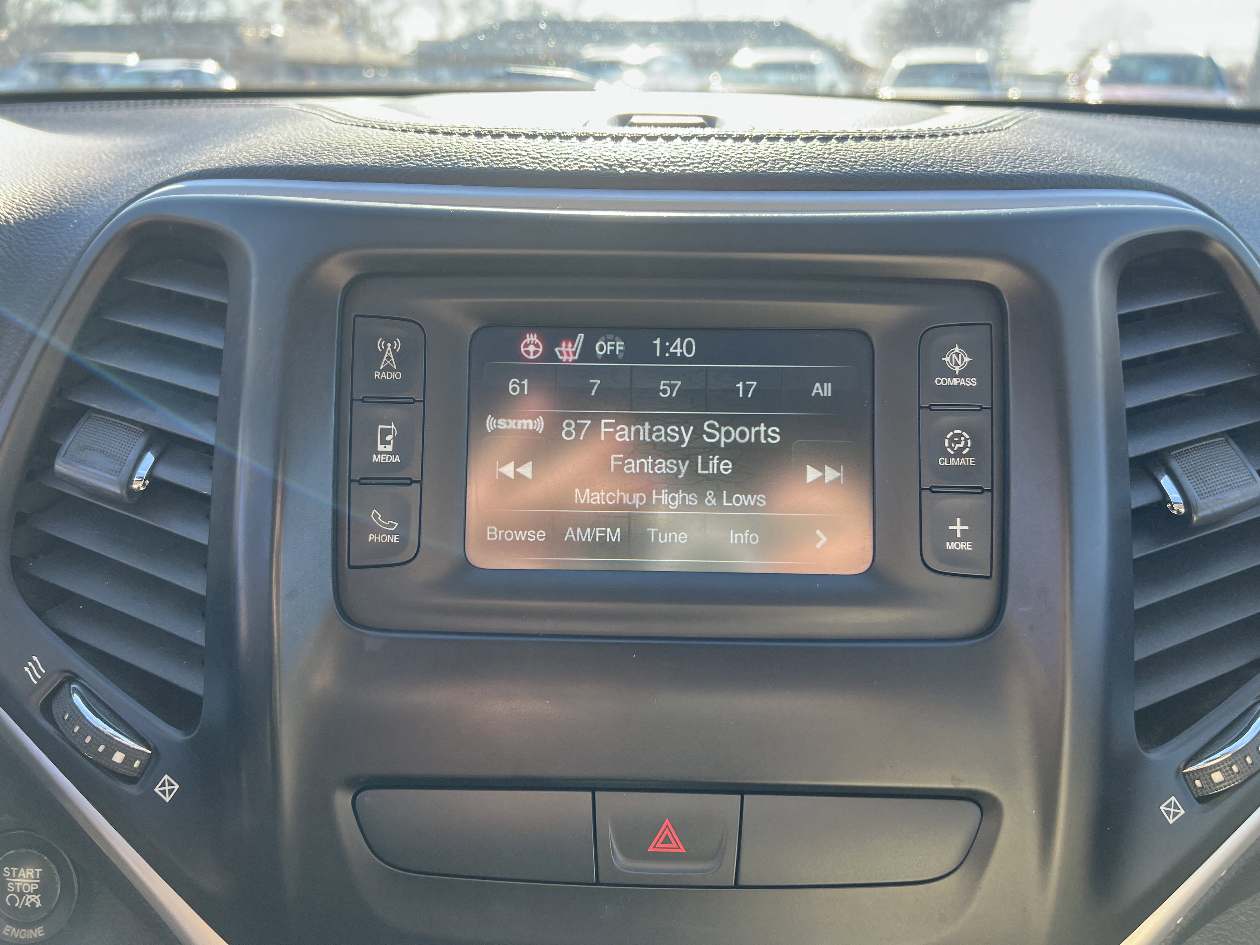 Used 2015 Jeep Cherokee Latitude w/ Comfort/Convenience Group image 23