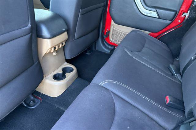 Used 2014 Jeep Wrangler Unlimited Rubicon w/ Connectivity Group AWD/4WD image 12