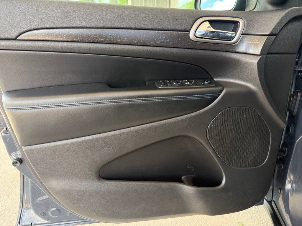 Used 2018 Jeep Grand Cherokee Laredo AWD/4WD image 31