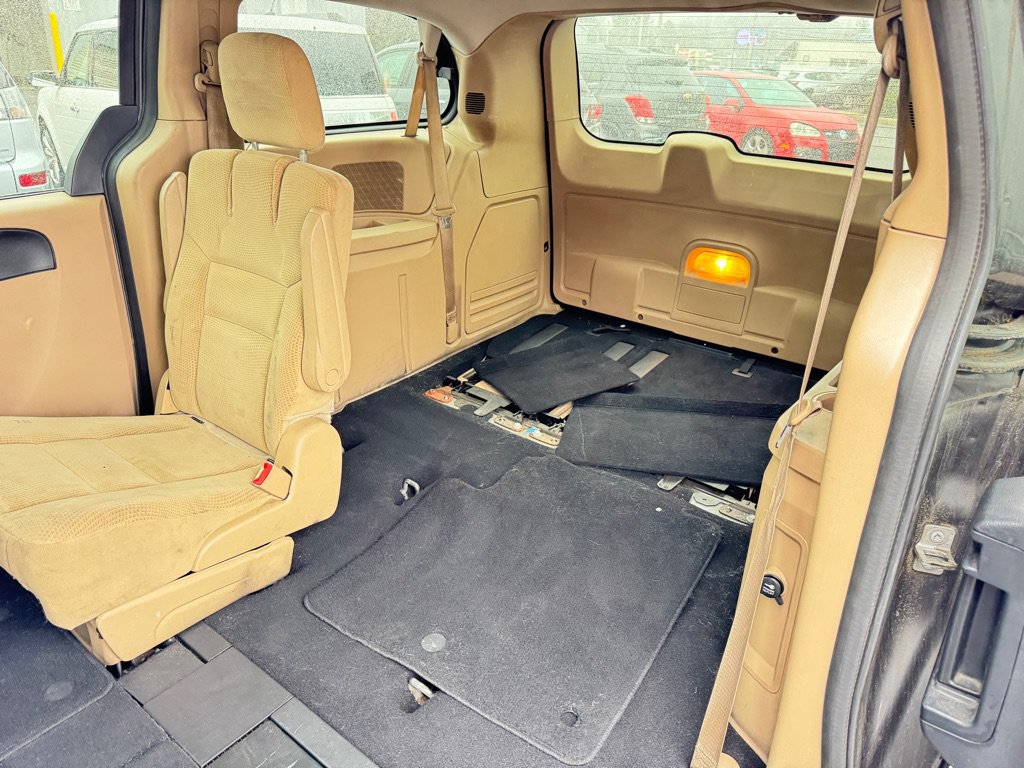 Used 2016 Dodge Grand Caravan SXT FWD image 9