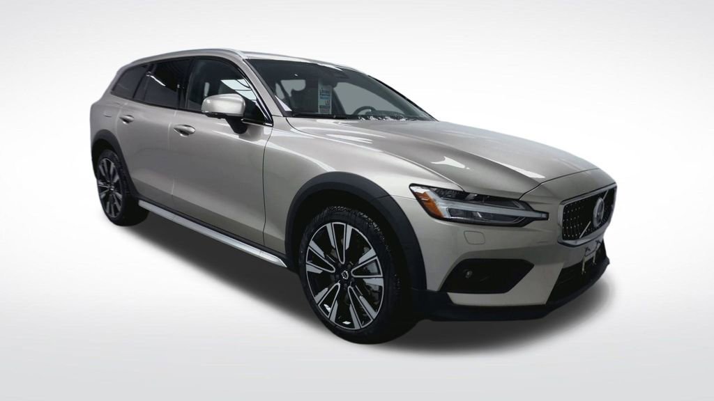 New 2026 Volvo V60 B5 Cross Country Ultra w/ Protection Package Premier image 16