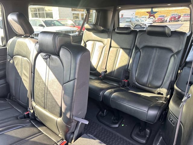 Used 2024 Jeep Wagoneer L Series II w/ Flexible Seating Group image 19