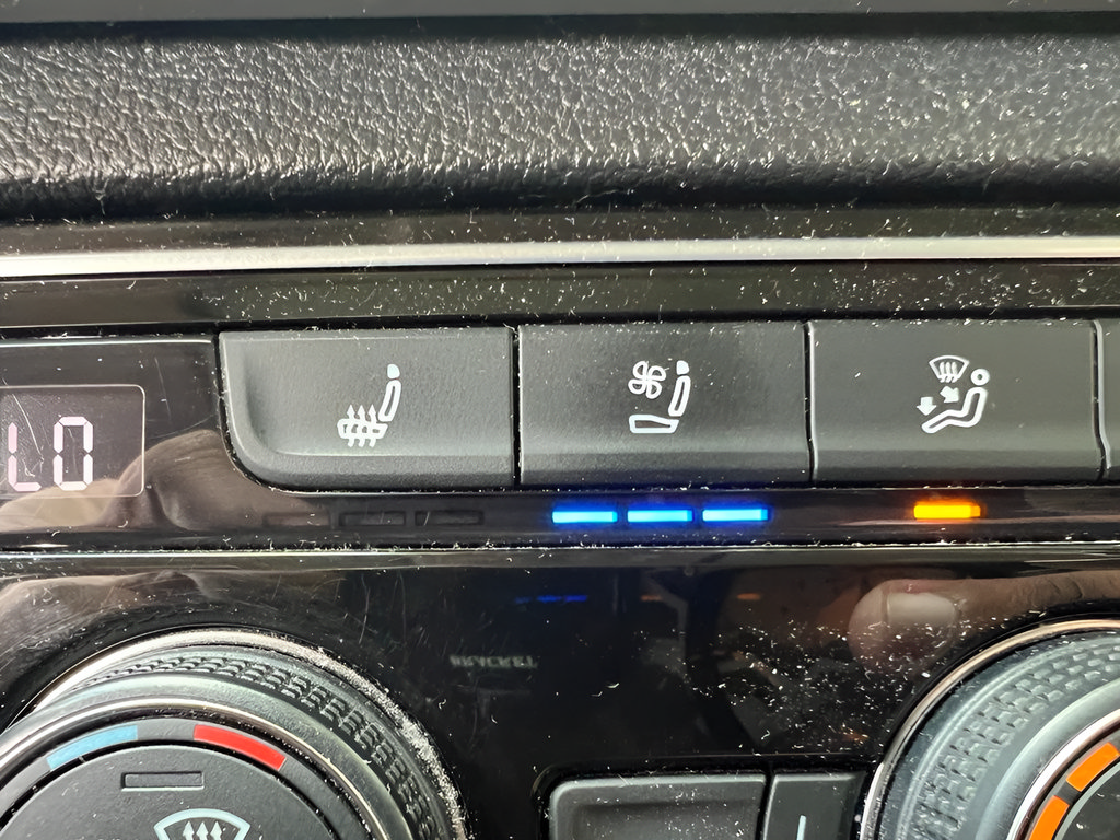 Used 2018 Volkswagen Atlas SEL Premium AWD/4WD image 34