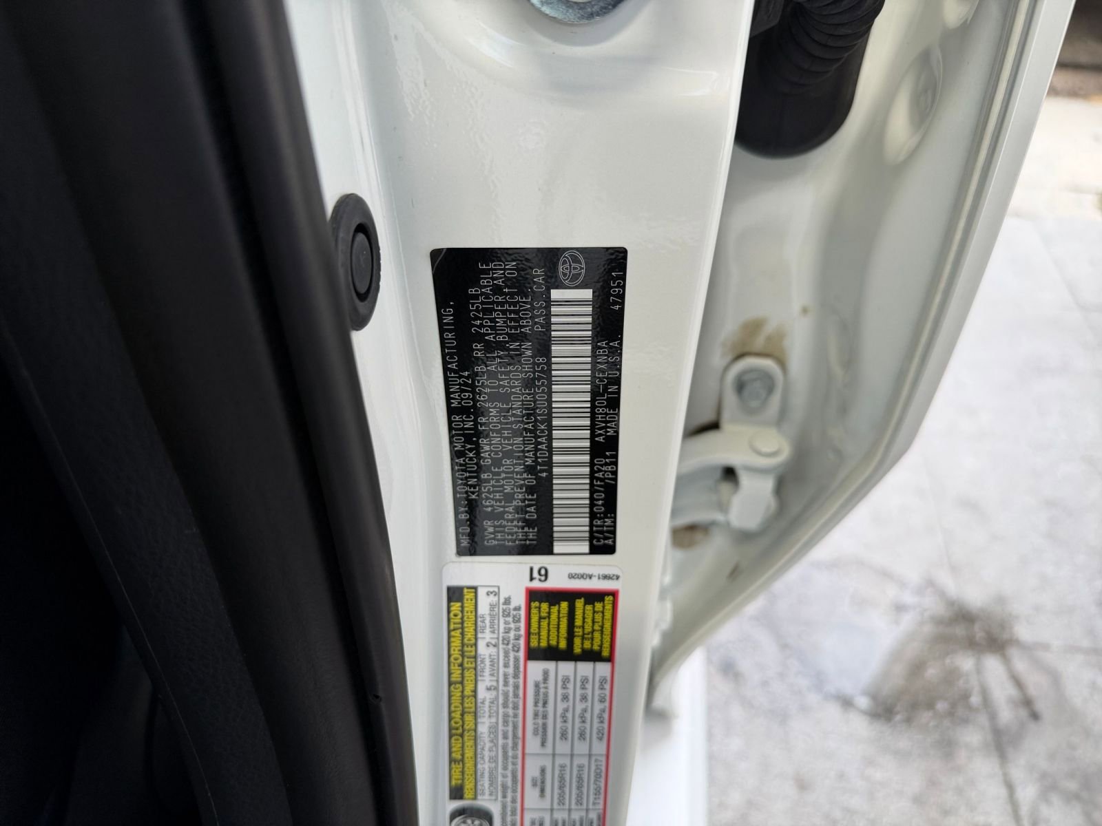 Used 2025 Toyota Camry LE image 28