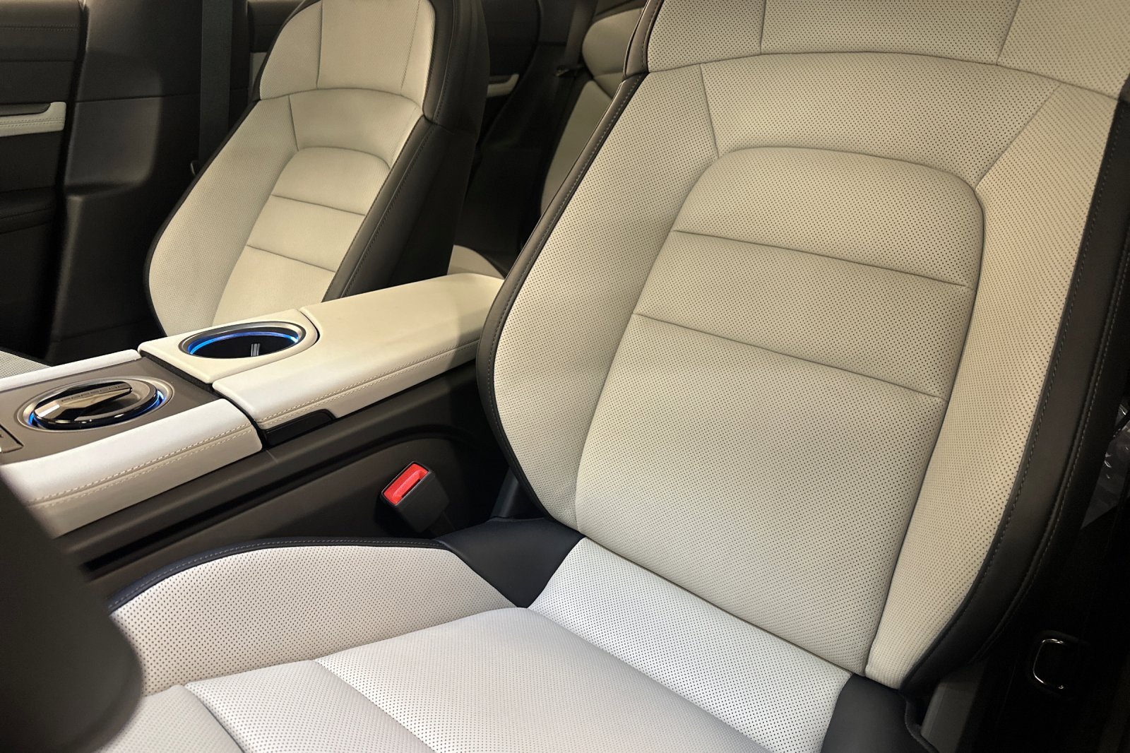 New 2025 Porsche Taycan 4S image 5