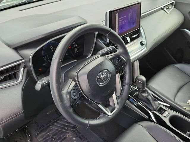 Used 2023 Toyota Corolla Cross XLE w/ Convenience Package FWD image 20