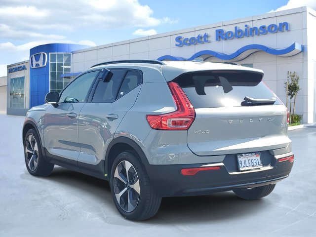 Used 2024 Volvo XC40 B5 Plus w/ Protection Package Premier AWD/4WD image 3
