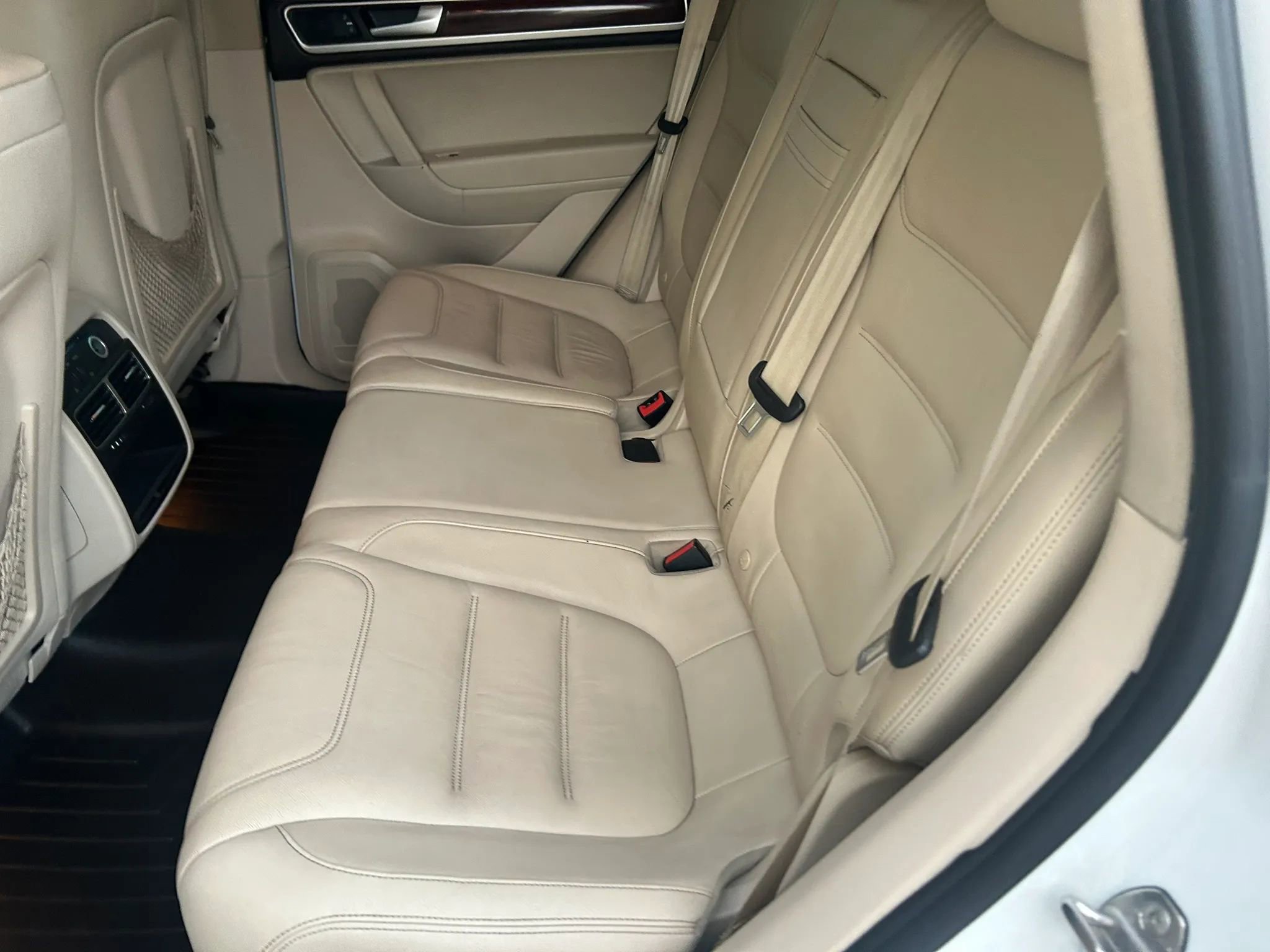 Used 2013 Volkswagen Touareg TDI image 22