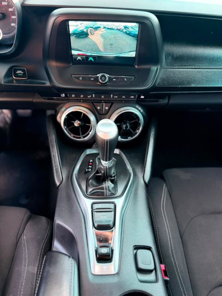 Used 2018 Chevrolet Camaro LT RWD image 23