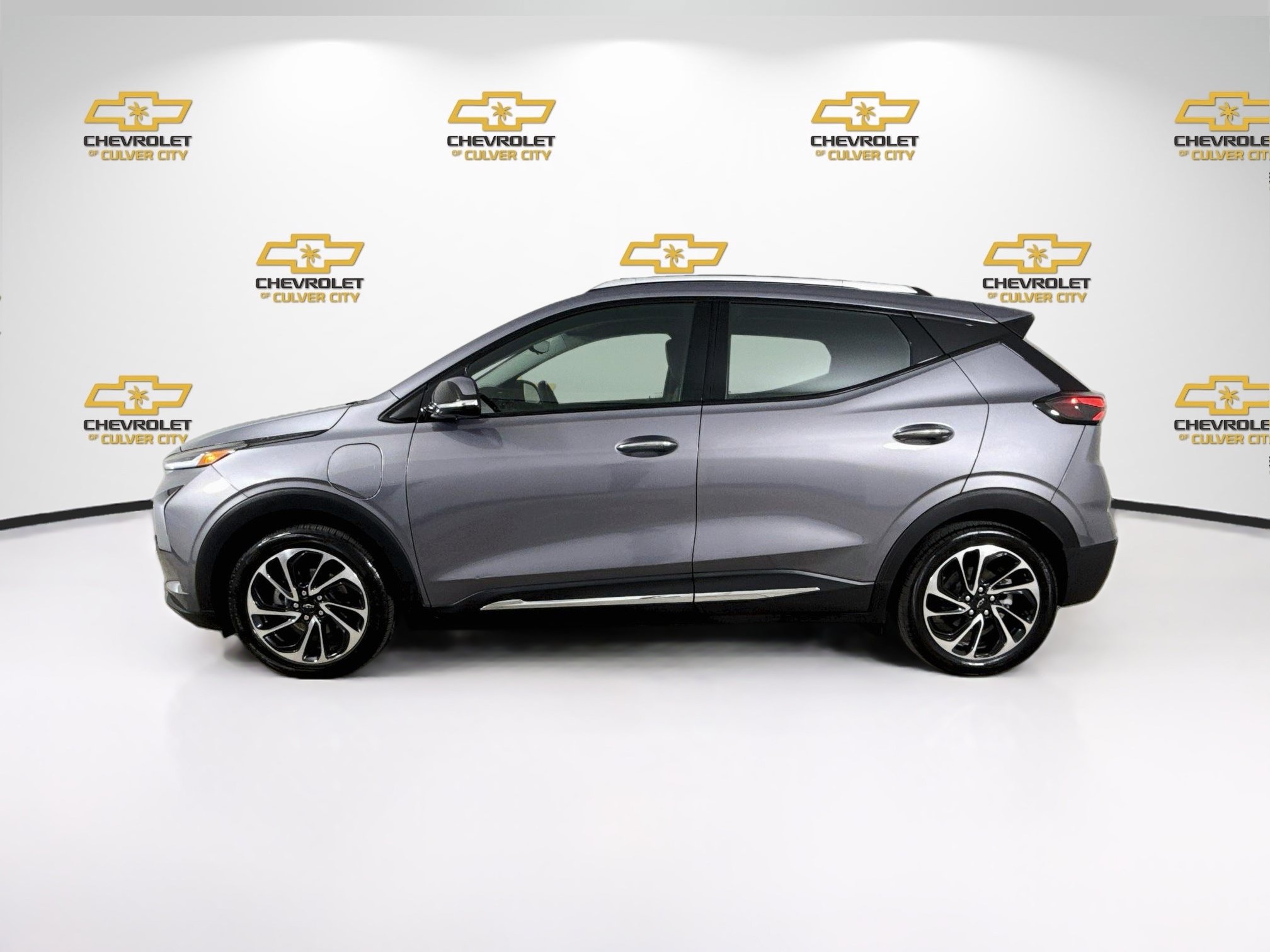 Used 2023 Chevrolet Bolt EUV Premier w/ Super Cruise Package FWD image 5