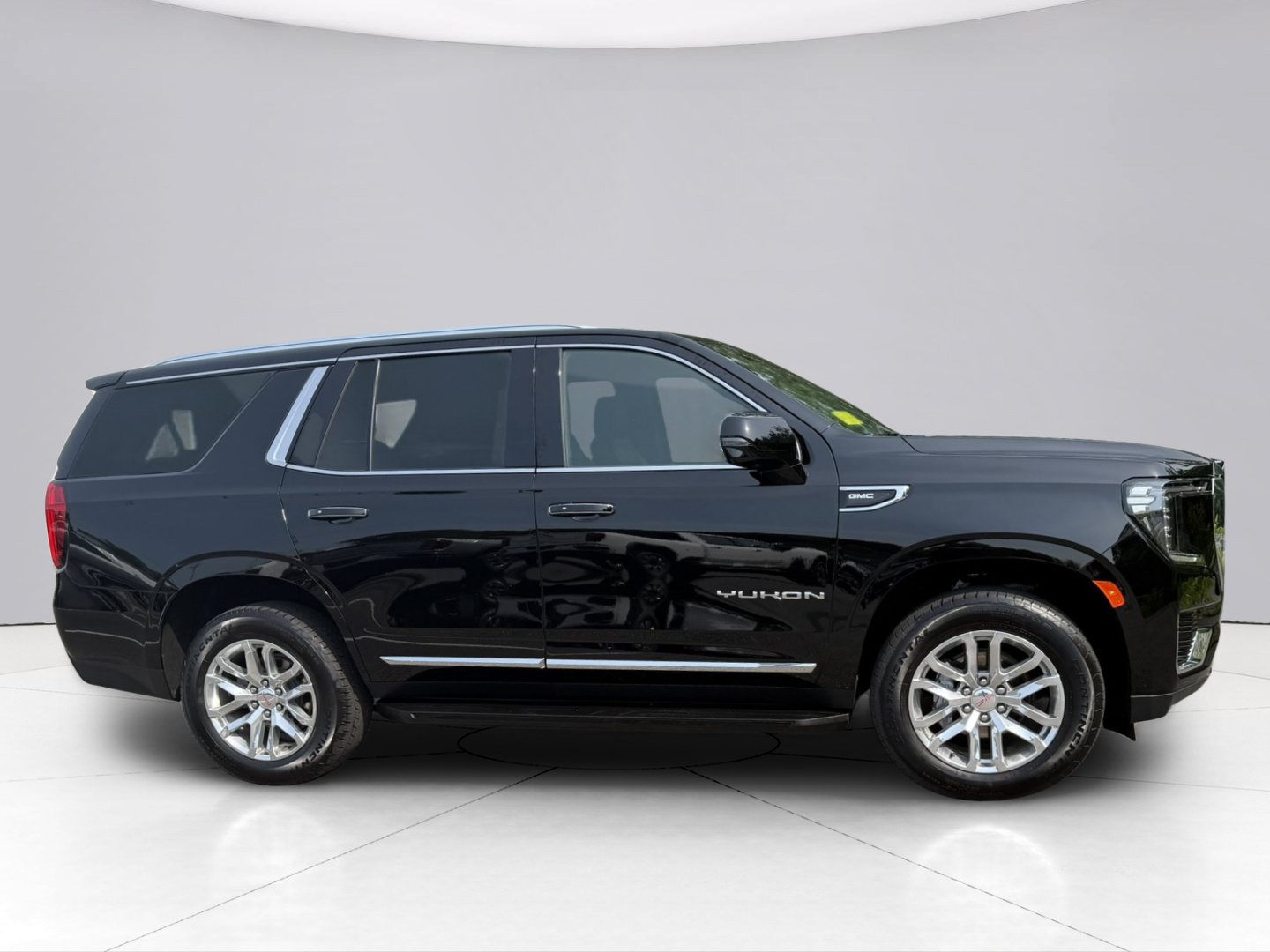Used 2022 GMC Yukon SLT w/ SLT Luxury Package AWD/4WD image 16