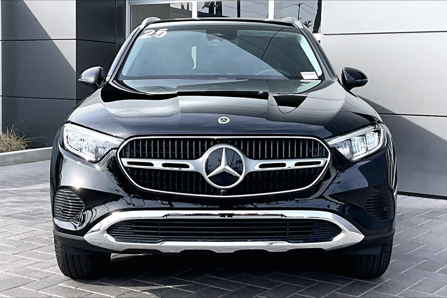 Used 2025 Mercedes-Benz GLC 350e 4MATIC image 2