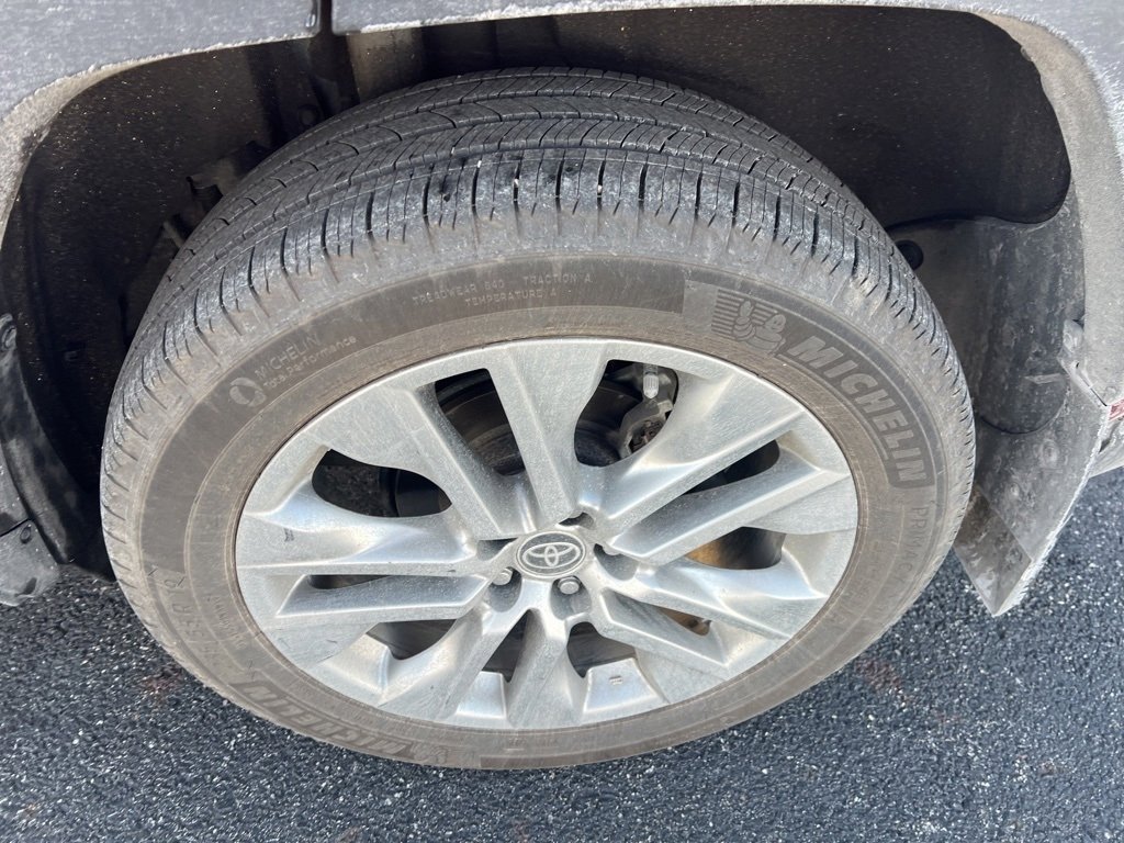 Used 2021 Toyota RAV4 XLE Premium image 19