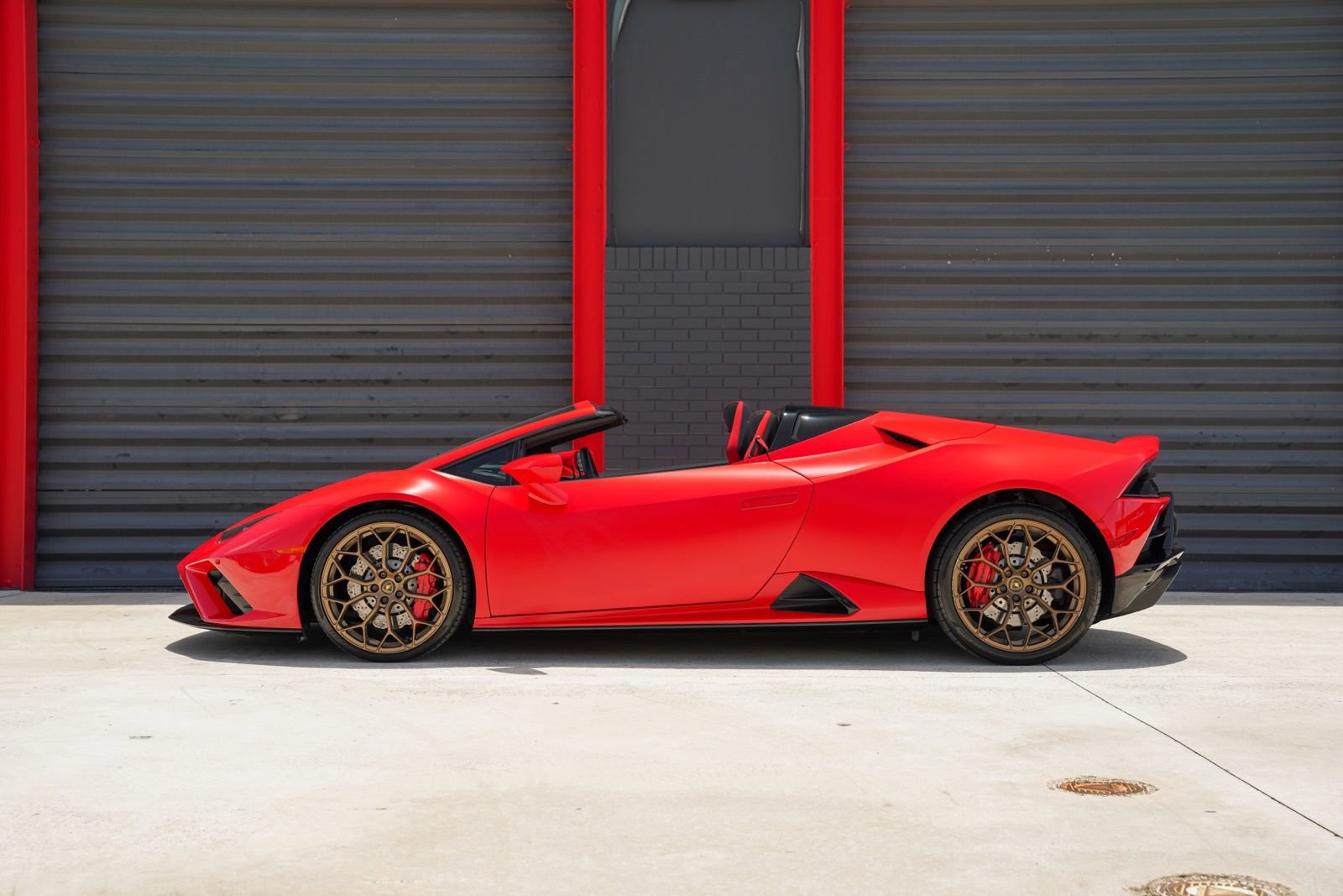 Used 2022 Lamborghini Huracan EVO RWD image 4