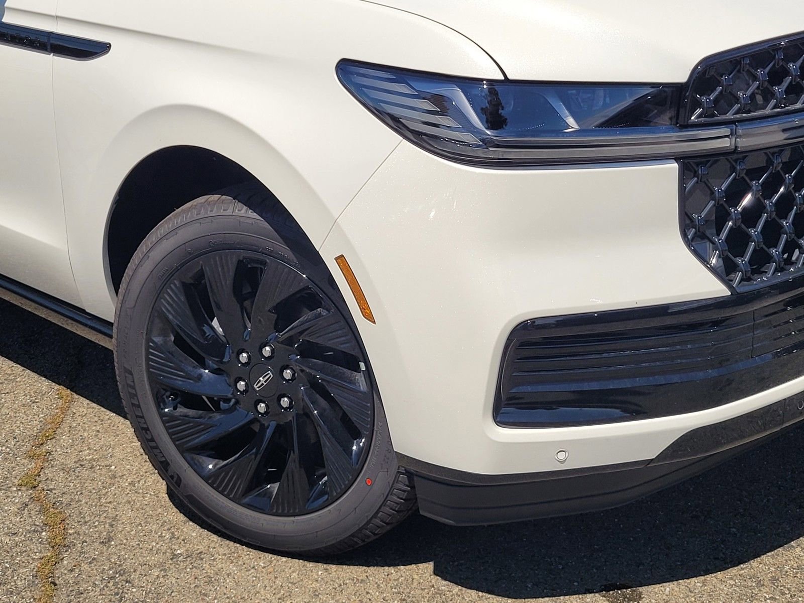 New 2026 Lincoln Navigator L Reserve AWD/4WD image 6