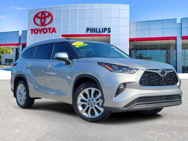 Used 2024 Toyota Highlander Limited image 1