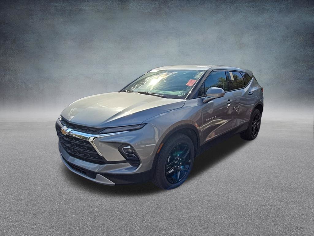 Used 2025 Chevrolet Blazer LT FWD image 4
