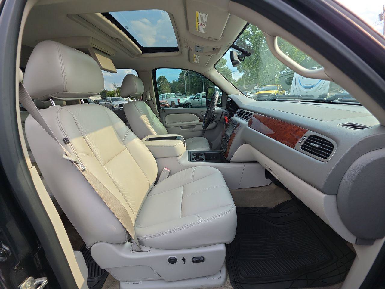 Used 2014 Chevrolet Silverado 2500 LTZ w/ LTZ Plus Package AWD/4WD image 8