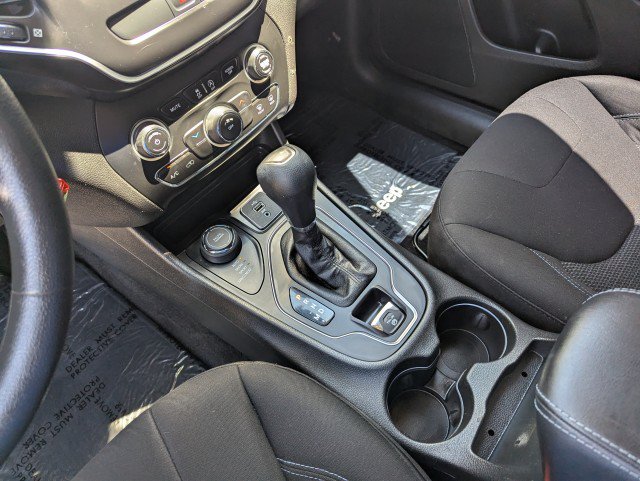 Used 2019 Jeep Cherokee Latitude w/ Popular Appearance Group AWD/4WD image 20
