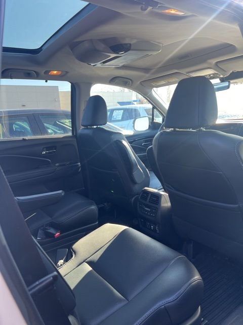 Used 2019 Honda Pilot Elite image 2