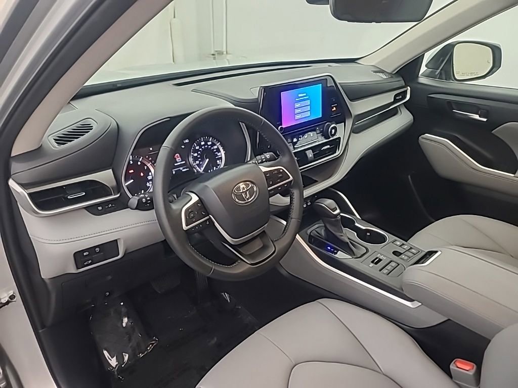 Used 2023 Toyota Highlander XLE image 25