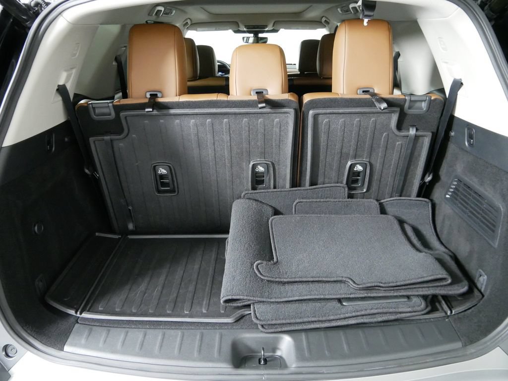 Used 2025 Nissan Pathfinder Platinum w/ Cargo Package AWD/4WD image 17