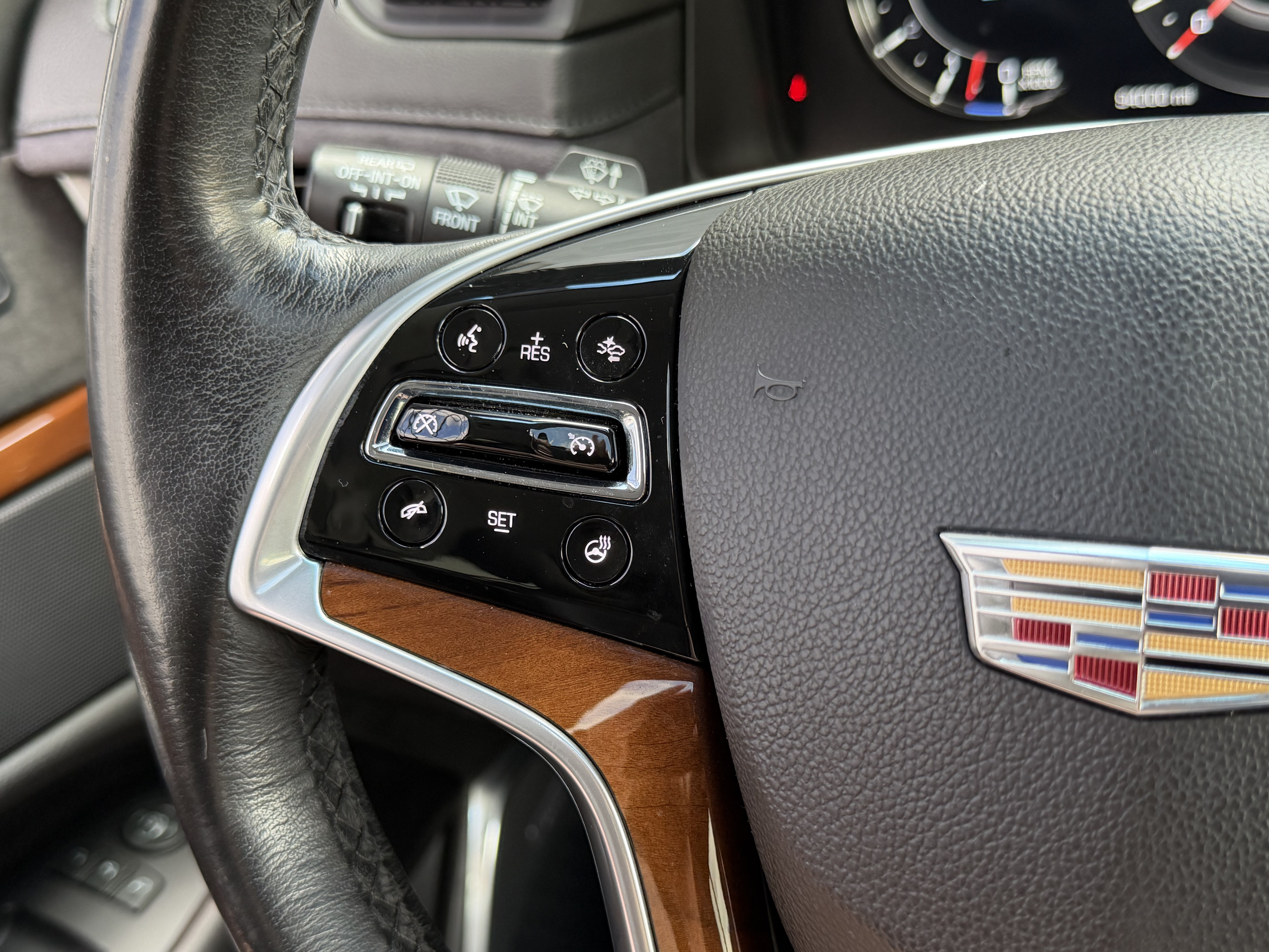 Used 2019 Cadillac Escalade ESV Luxury AWD/4WD image 41