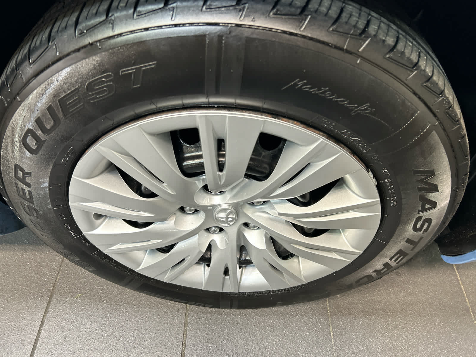 Used 2012 Toyota Camry LE FWD image 4