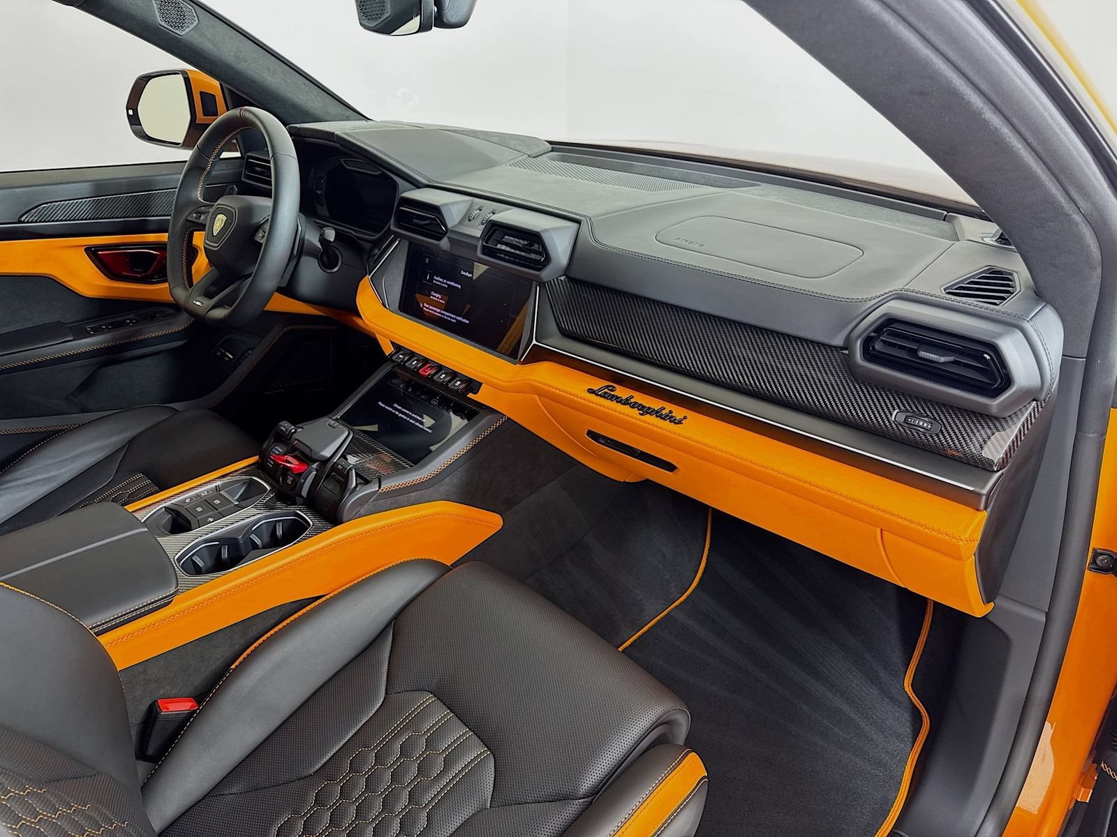 Used 2025 Lamborghini Urus SE AWD/4WD image 28