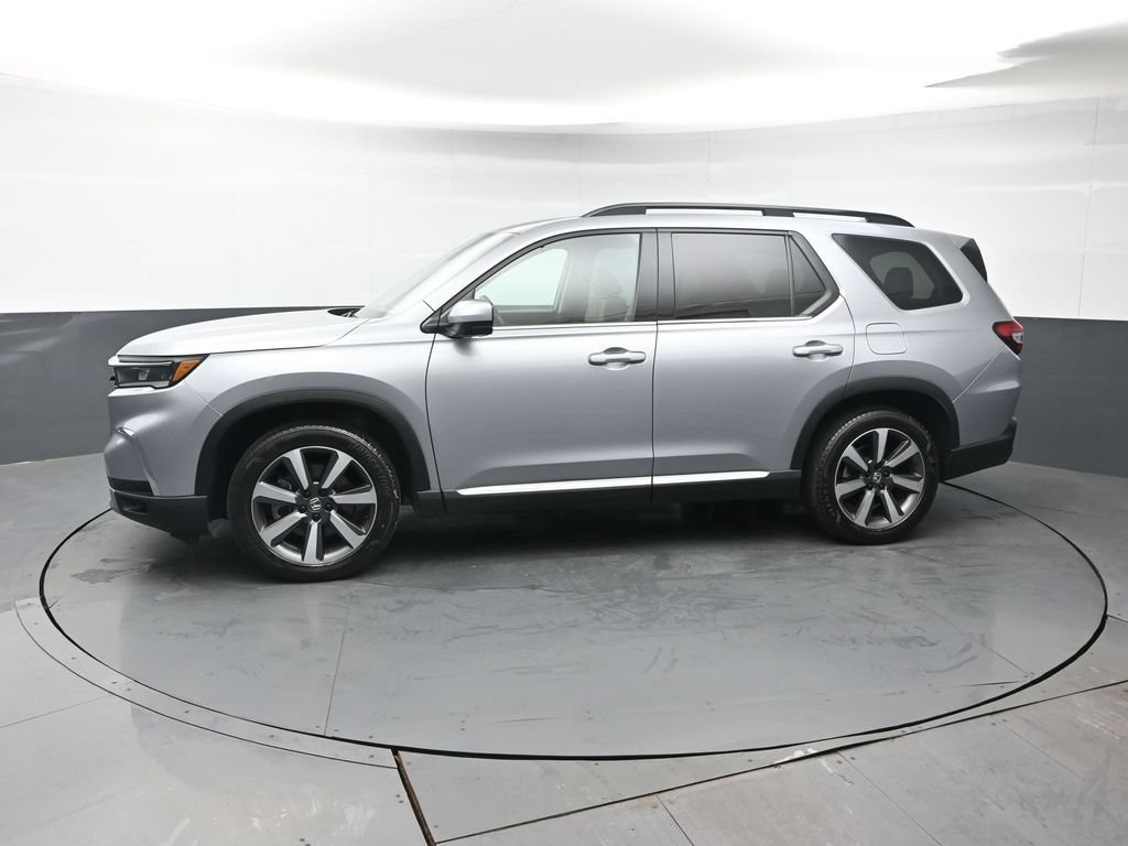 Certified 2025 Honda Pilot Touring image 2