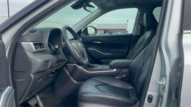 Used 2022 Toyota Highlander XLE image 15