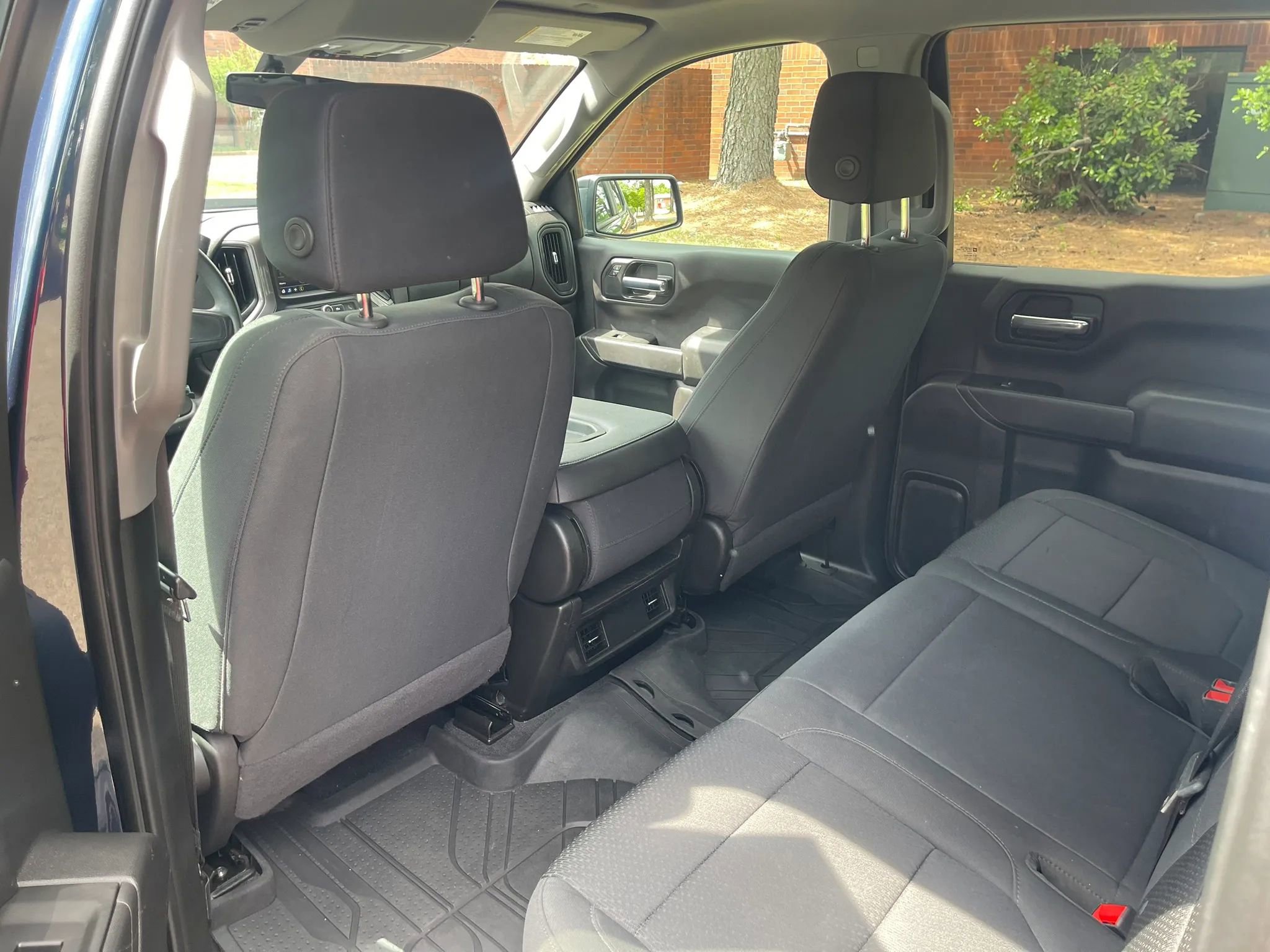 Used 2020 Chevrolet Silverado 1500 Custom w/ Custom Value Package AWD/4WD image 12