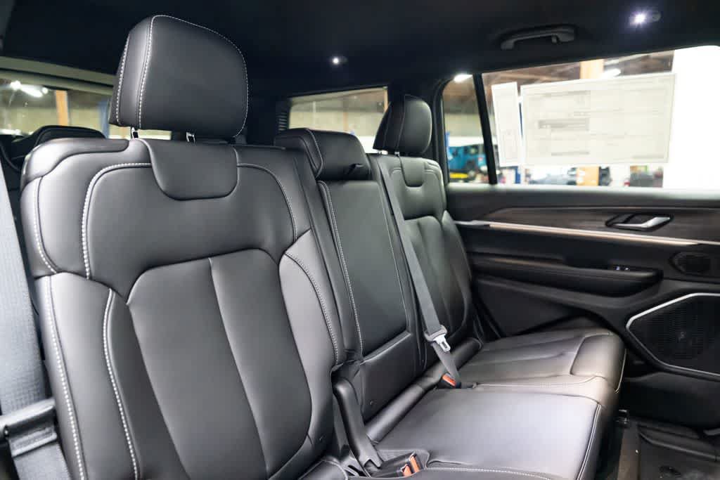New 2026 Jeep Grand Cherokee L Limited AWD/4WD image 33