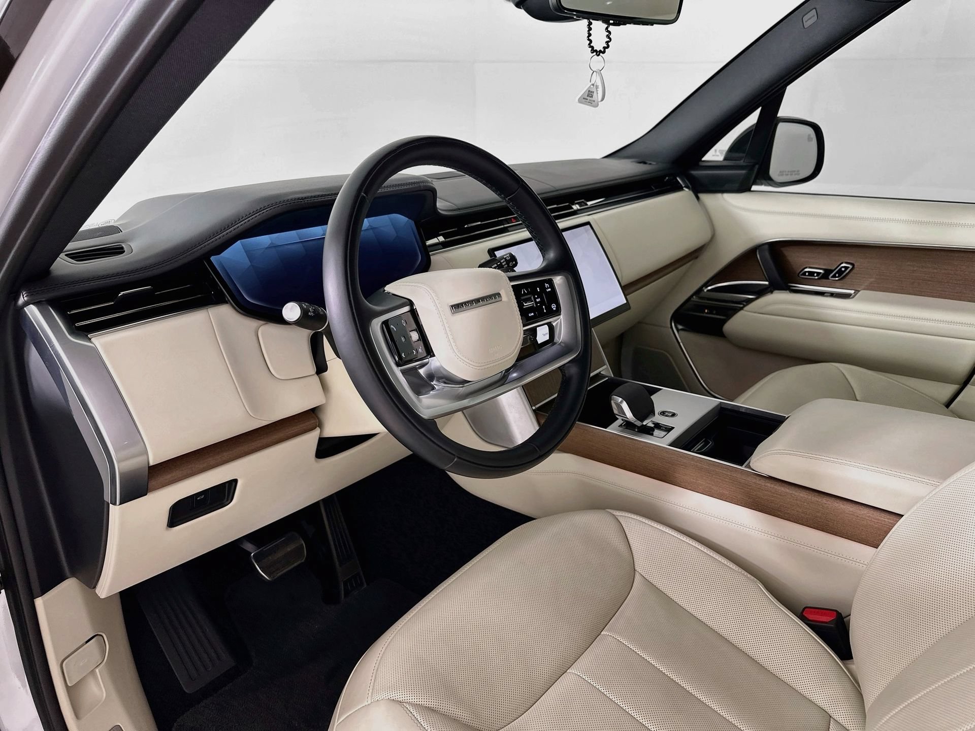 Used 2024 Land Rover Range Rover SE AWD/4WD image 10