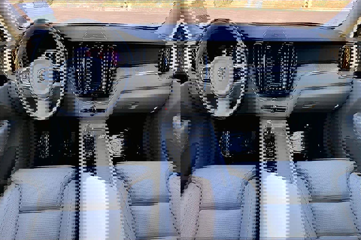 Used 2023 Volvo XC60 T8 Ultimate w/ Climate Package image 18