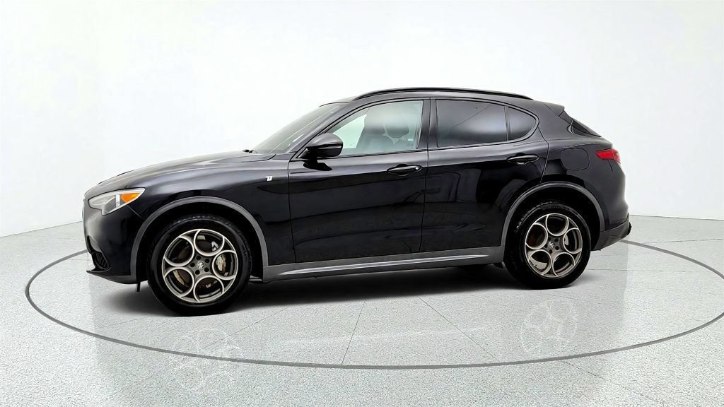 Used 2023 Alfa Romeo Stelvio Ti AWD/4WD image 8