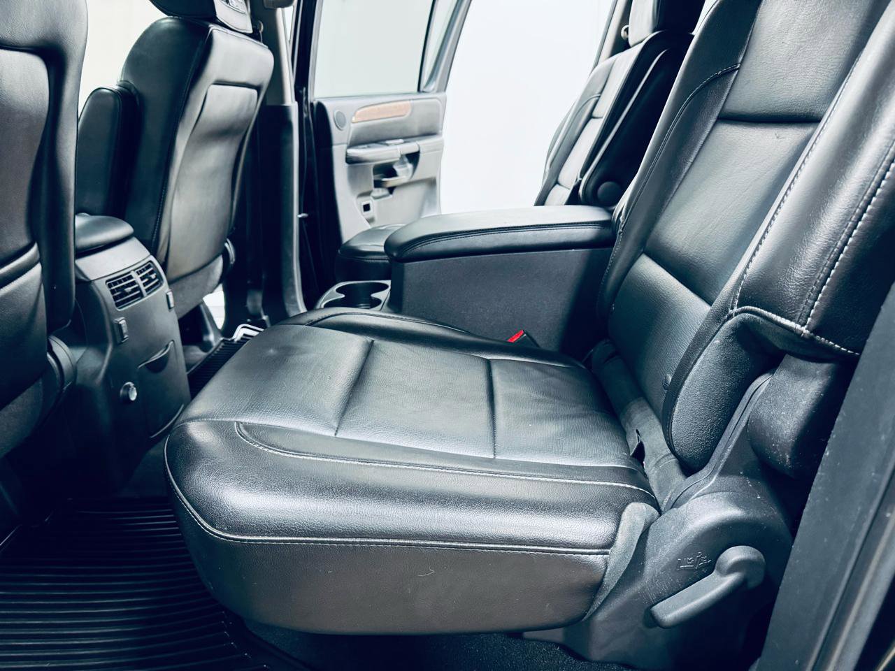 Used 2014 Nissan Armada Platinum w/ 2nd Row Captain Seat Package image 35