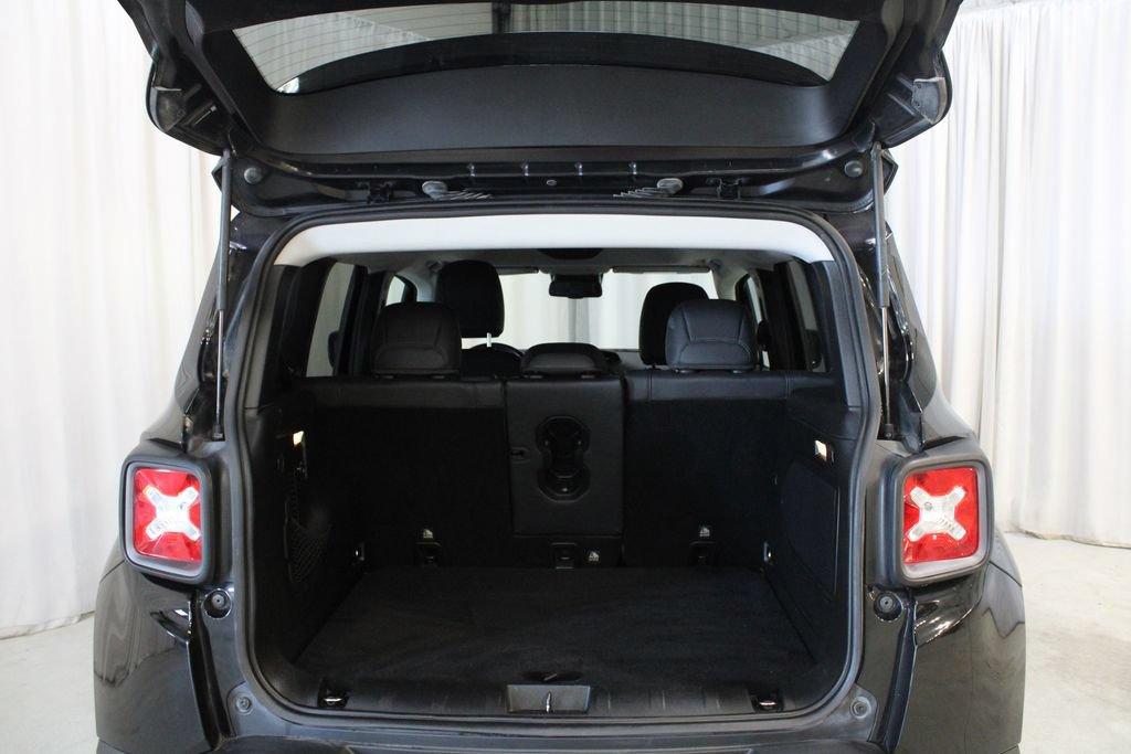 Used 2016 Jeep Renegade Trailhawk w/ Premium Trailhawk Package AWD/4WD image 29
