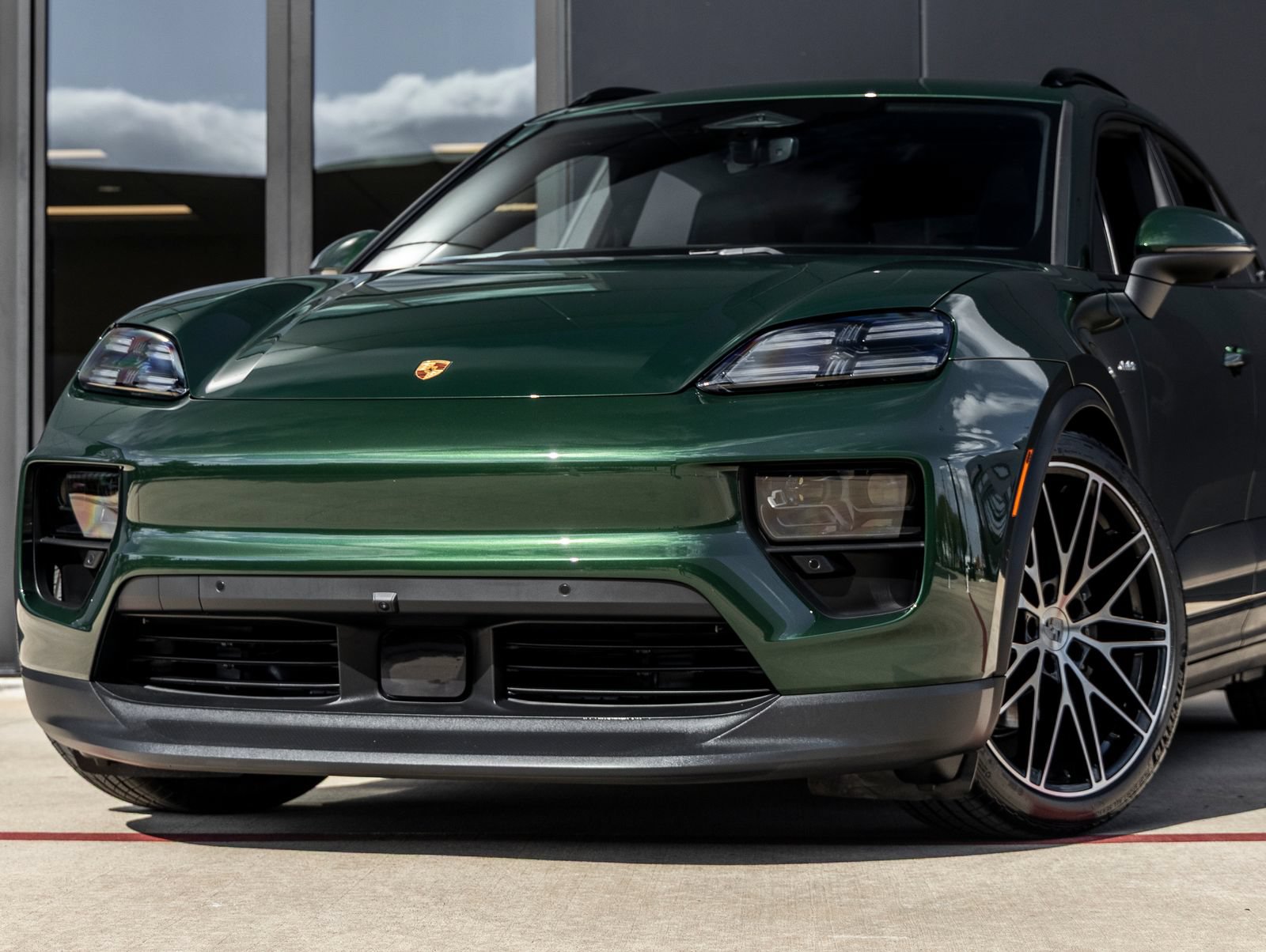 Certified 2025 Porsche Macan Electric RWD image 7
