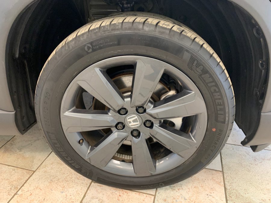 Used 2025 Honda Pilot Sport image 9