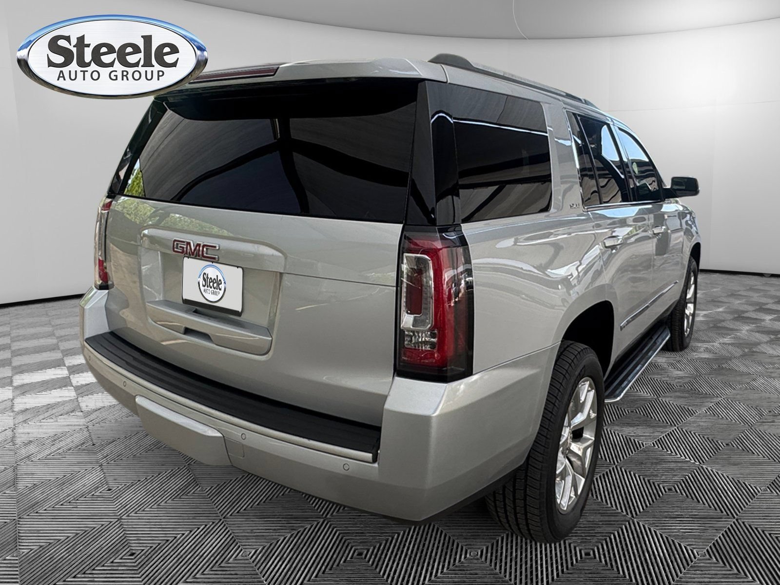 Used 2015 GMC Yukon SLE w/ Convenience Package RWD image 5