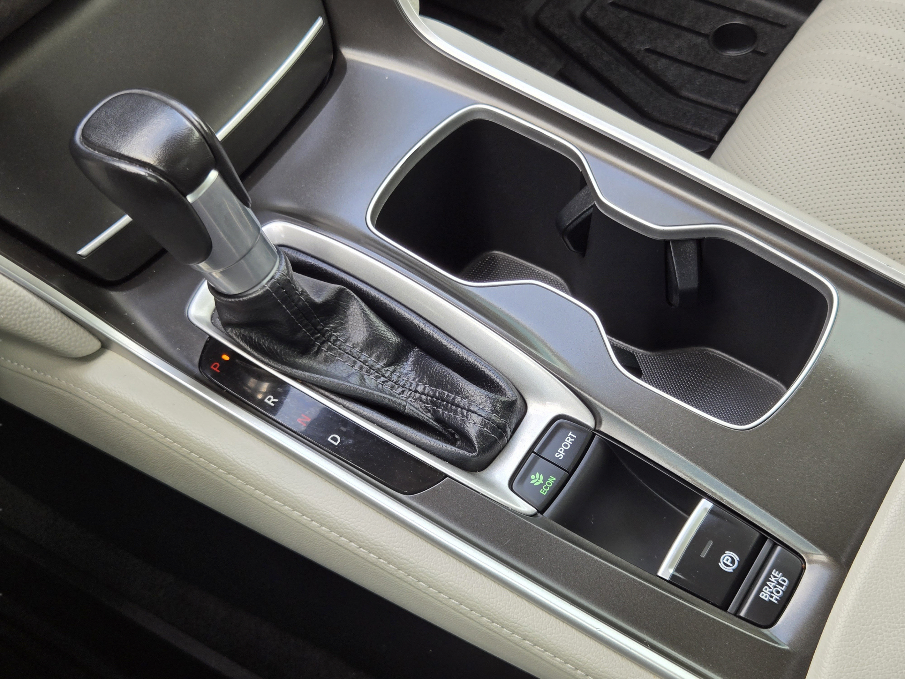 Used 2018 Honda Accord Touring image 16