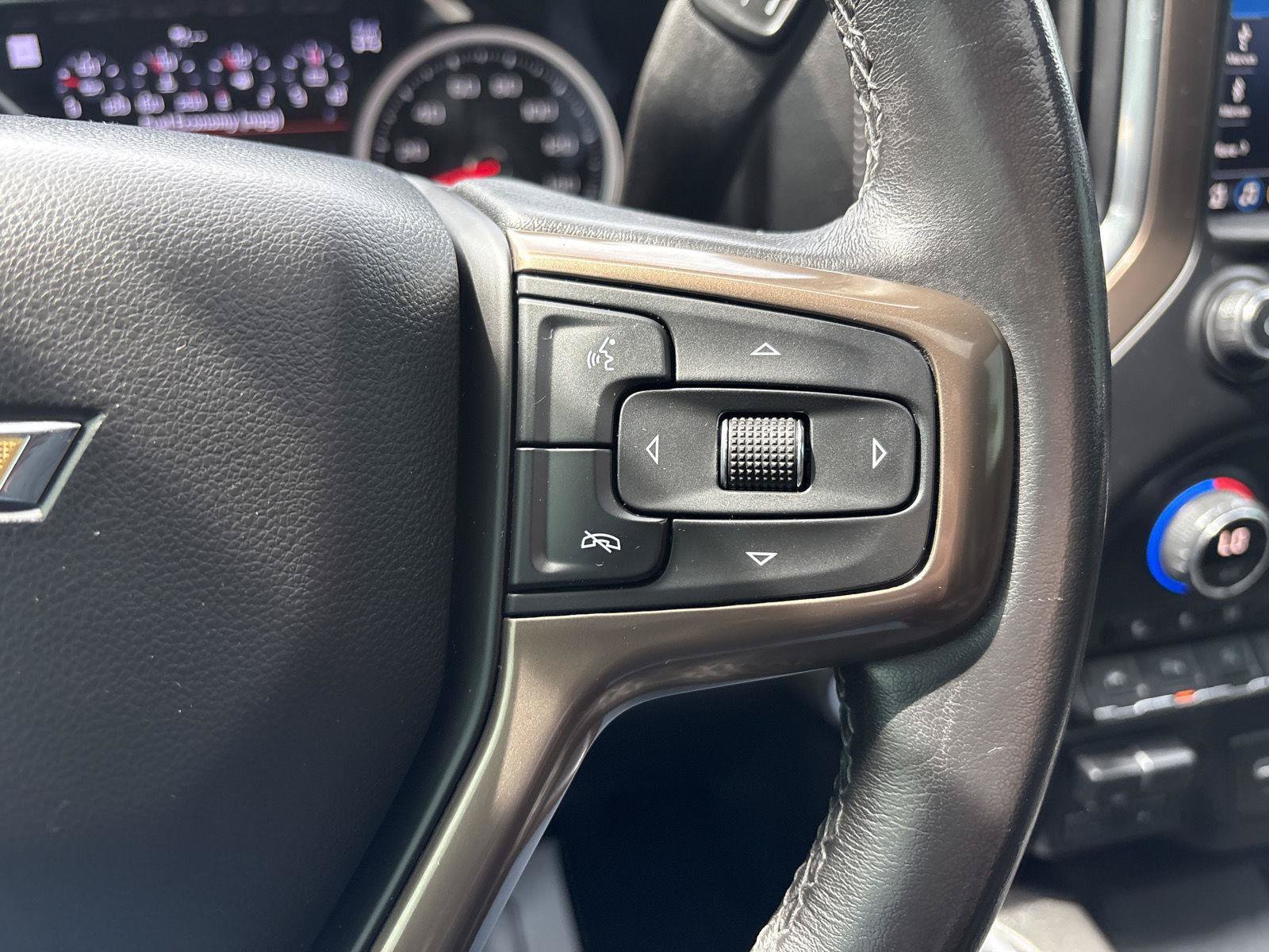 Used 2020 Chevrolet Silverado 1500 High Country w/ Technology Package AWD/4WD image 17